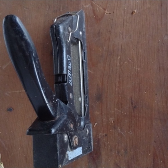 All-in-1 Black Staple Gun - Picture 3 of 3